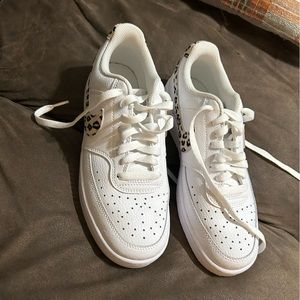 Women's Size 8 Nike Airforce shoes with cheetah print Nike detail